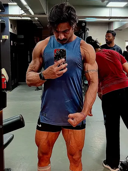 A focused selfie showing arm and leg vascularity. This is what it looks like to be in a state of constant readiness.