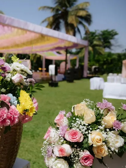 A beautiful shot of the floral arrangements against the backdrop of the pastel-themed Mehendi tent.