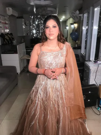 A beautiful, flowing gown paired with soft, open hair. For this party look, we kept the makeup elegant and radiant to match the shimmering details of the dress, ensuring the client felt comfortable and glamorous.
