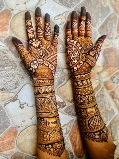 Another angle of this intricate bridal mehendi, showing the detail and precision in every line.
