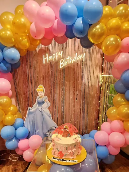 A dream come true for a little princess with this Cinderella theme. The setup includes a character cutout and a beautiful balloon arch in pink, blue, and gold.