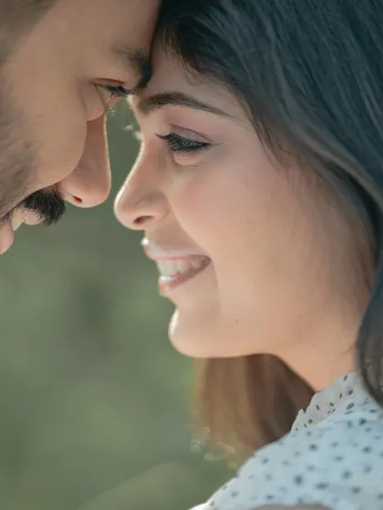 Another example of the "no-makeup" makeup look, perfect for a romantic pre-wedding photoshoot. The focus is on fresh skin and a natural radiance that looks beautiful both in person and on camera.