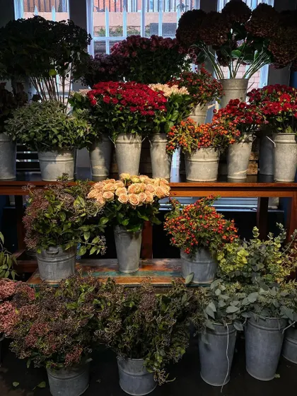 Can you ever be sad around flowers? A shot from the flower market, my happy place, where all the beautiful stories begin.