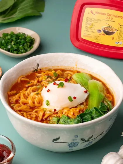 This Korean Gochujang ramen bowl is all about vibrant colors and textures. We styled it with a perfectly poached egg and fresh bok choy to create a balanced and appetizing image for our client, Moi Soi.