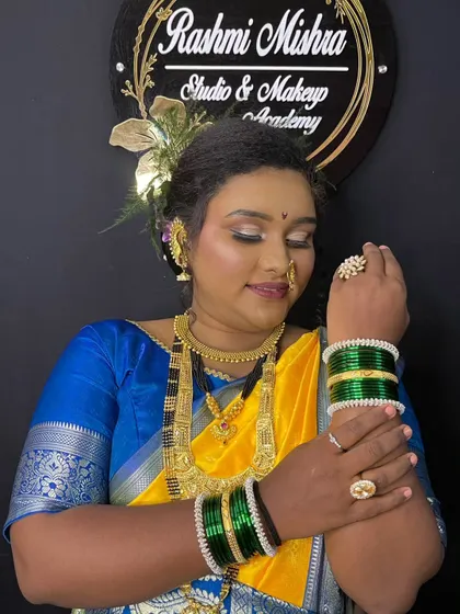 A close-up on the details, from the shimmering eyeshadow to the perfectly stacked bangles, completing this gorgeous look on a deeper skin tone.