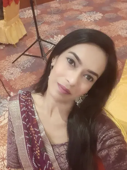 A quick selfie before heading on stage for a wedding event. I was wearing a traditional bandhani saree to match the festive theme of the celebration.