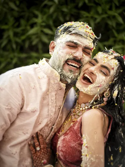 The uncontainable laughter and playful mess of a Haldi ceremony. I live for these genuine moments where love is expressed in the most joyful, carefree ways.