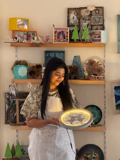 Another happy artist with her glowing moon lamp. It's so rewarding to see the joy on people's faces when they see their finished piece.