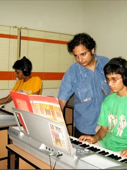 This photo takes me back to a Musicology keyboard class in 2003. It's a reminder of my long standing commitment to hands on music education and the journey I've been on, mentoring students for nearly two decades.