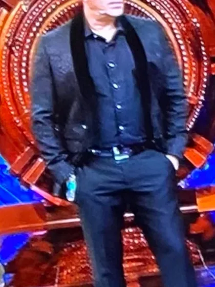 This was the final look for Salman Khan at the Big Boss 16 finale. A black jacquard jacket with a velvet collar, a black shirt with embellished buttons, and classic black trousers. Simple, sharp, and powerful.