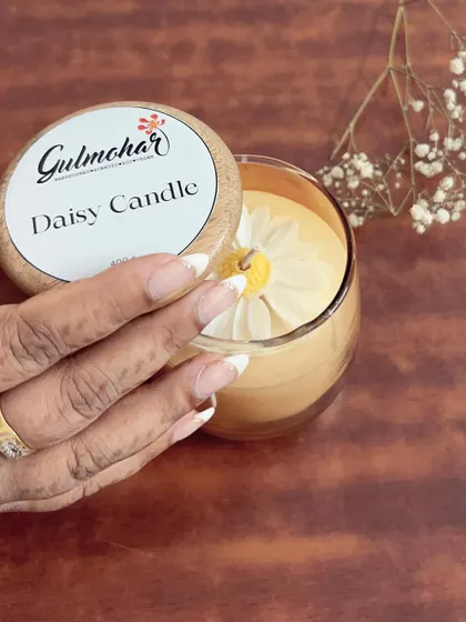 Opening the daisy candle to reveal the flower inside. The wooden lid has my brand logo, and the whole package feels very premium.