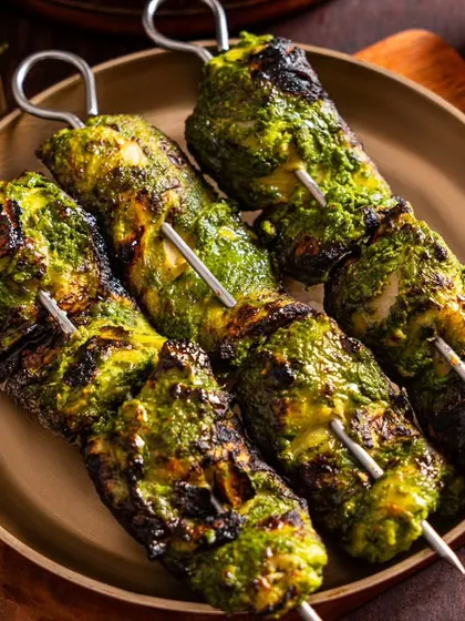 Green chili chicken tikka from Sadakchaap. The vibrant green and charred texture are the heroes of this image, communicating a spicy and smoky flavour profile instantly.