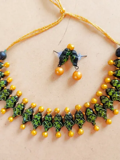 The same lightweight choker design, here in a lovely green and black combination.