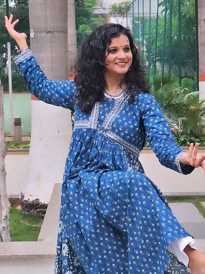 A mandatory photo before shooting my birthday reel. A semi-classical pose in a beautiful blue anarkali.