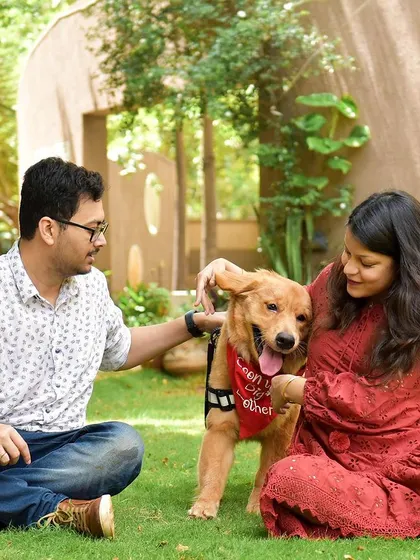 Capturing the candid interactions is my favorite part. Here, the family shares a quiet moment together, with mom-to-be giving their happy pup a loving pat. It’s these small gestures that make for the most treasured memories.