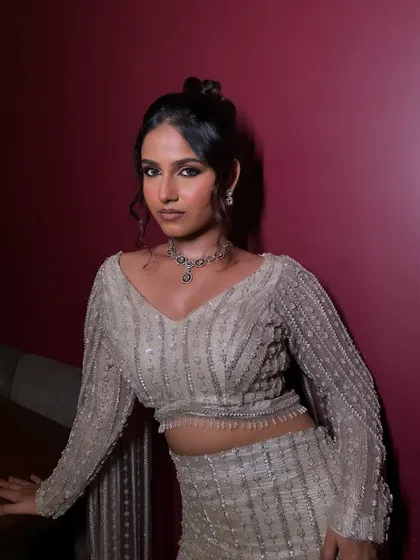 We only do sexy around here. This bronzy, smokey glam look is perfect for a cocktail night or a special party. It's all about confidence.