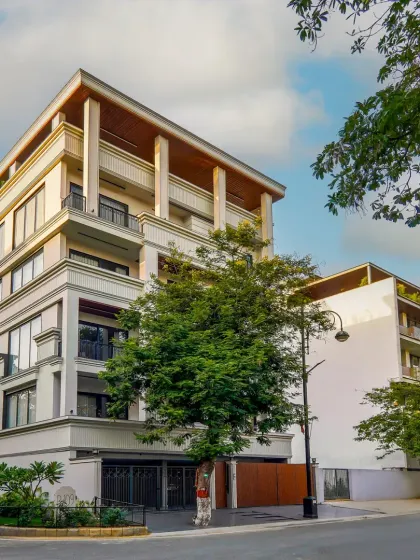 Another angle of the Rosewood, Gurgaon project, showcasing its timeless design from the street. The corner plot allows the classical modern blend to be appreciated from multiple viewpoints.