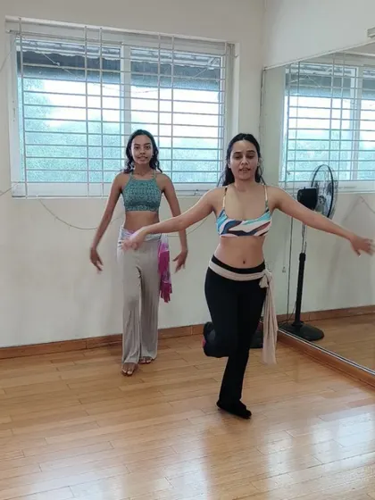 Instructor Madhu guides students through a routine during our 4 week beginner crash course. The class focuses on building comfort with Middle Eastern rhythms and learning a complete Bollywood fusion piece.