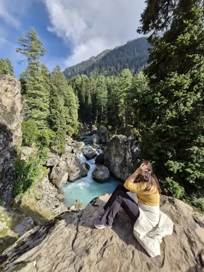 "I carry my wounds... I call them 'experience'". This poem came to me in this moment of reflection by the river, a place that encourages deep introspection.