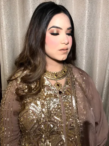 Dipped in nudes, dusted in gold. This look is effortlessly elegant and endlessly luxe, perfect for summer weddings.