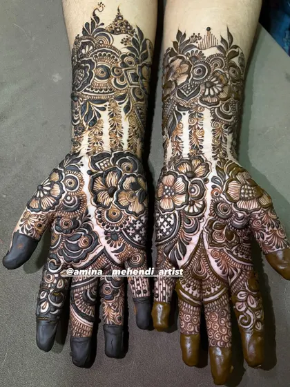 This is an example of my signature full-arm floral mehendi. I love creating dense, intricate patterns with elements like roses, paisleys, and detailed fillers to give you a rich and traditional look for any celebration.