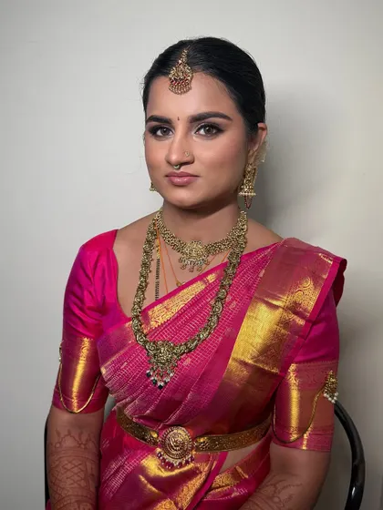 A portrait of Janaki, looking stunning and radiant for her reception.