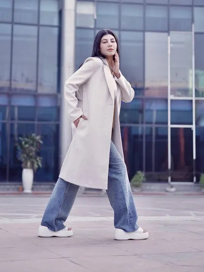 This is an example of a full-length street style shot. I guide models to create natural movement, resulting in dynamic photos that are perfect for fashion bloggers, influencers, and brand lookbooks.