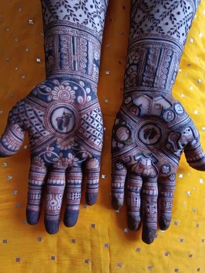 A closer look at the custom elements in this baby shower mehendi. You can see the baby's initial, a cradle, and other small details that celebrate the upcoming arrival.