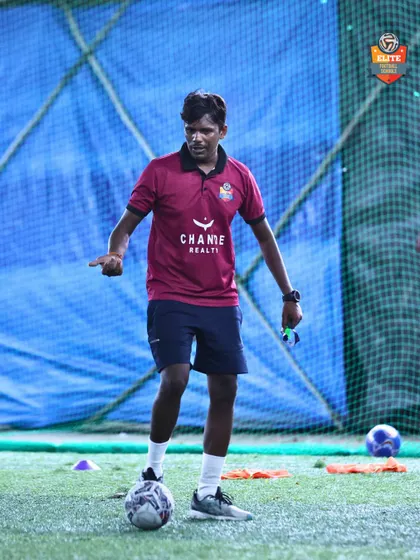 Guidance from the best. An Elite FS coach provides a live demonstration on the turf. Our coaching is hands-on, ensuring every player understands the technique and tactics perfectly.