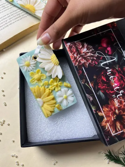 My 'Sunshine' wax sachet, beautifully packaged in a premium floral gift box. It's a perfect, ready-to-give present for anyone who loves home fragrance and beautiful design.