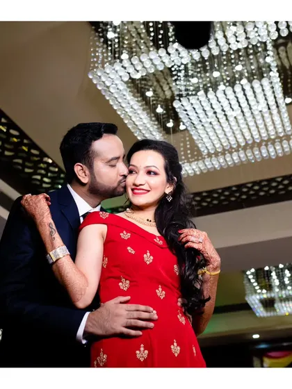 A duplicate of 186, a beautiful kiss on the cheek.
