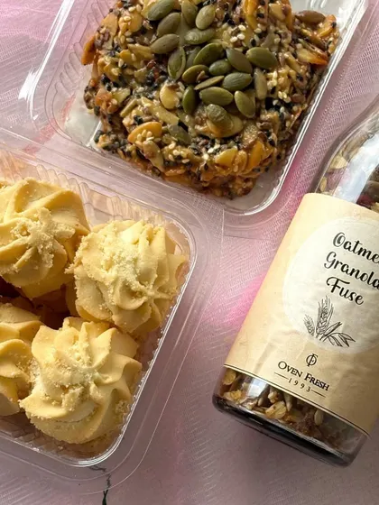 This hamper includes our buttery cookies and multi-seed crisps alongside the granola, offering a wonderful variety of textures and flavors for a thoughtful gift.