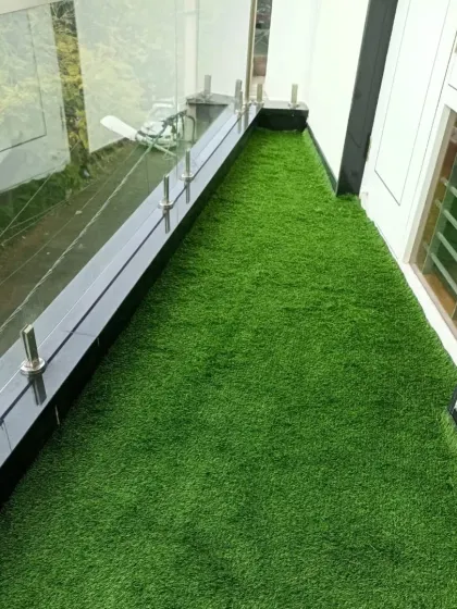 Even narrow balconies can be greatly improved with artificial turf. This installation covers the entire length of the balcony, providing a soft, clean surface that's pleasant to walk on and visually appealing.