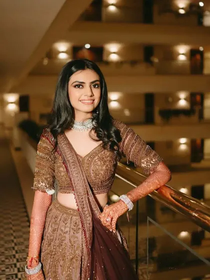 A beautiful Sangeet look for a bridesmaid. The makeup features a soft shimmer on the eyes and a natural base, paired with a modern hairstyle for a night of dancing.