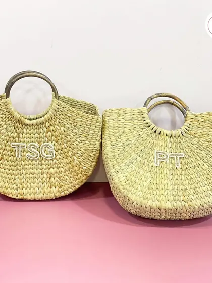 Personalized jute bags with embroidered initials are a stylish and sustainable gift for bridesmaids, perfect for a beach wedding or bachelorette.