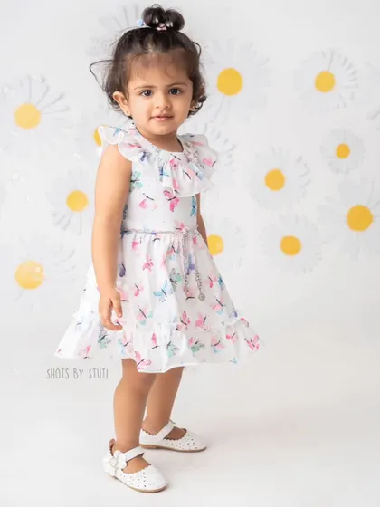 "I'm a Pro Poser now..." This little girl is a natural in front of the camera. My goal is to make kids feel so comfortable that their confidence shines through.