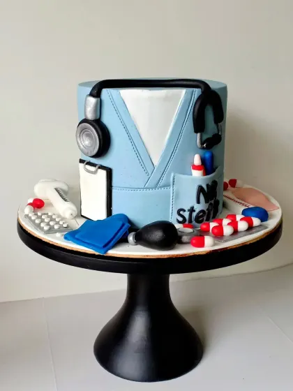 This cake was a tribute to a real-life hero. I wanted to capture the essence of a doctor's life, so I included every detail from the scrubs and stethoscope to the tiny pills and clipboard. It’s an honor to create cakes that celebrate such important professions.
