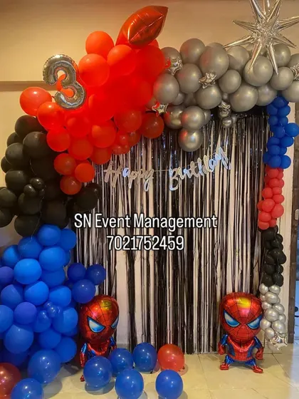 A simple Spider-Man theme perfect for a smaller space. The balloon arch in red, blue, black, and silver is accented with Spider-Man foil balloons for a heroic touch.