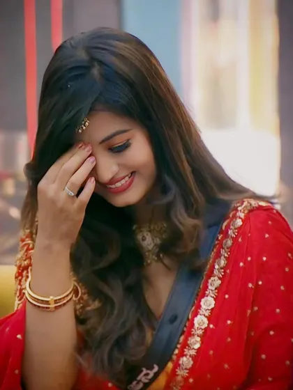 Actress Anusha Rai in a simple and elegant gold-finish choker and maang tikka for her appearance on Bigg Boss Kannada.