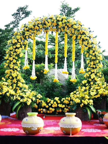 The beautiful circular floral arch for a Haldi ceremony, captured from a straight-on perspective.