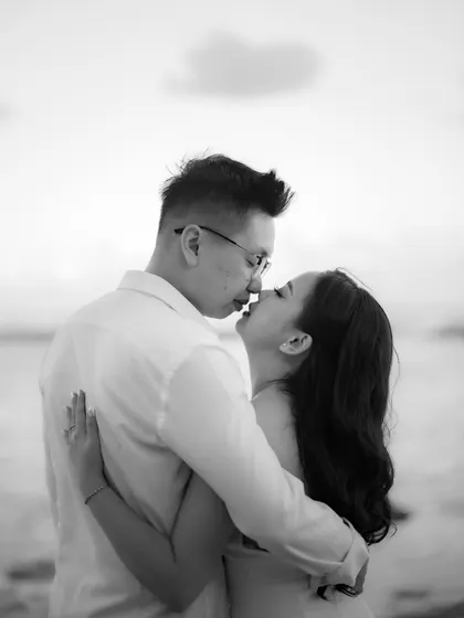 An intimate black and white close-up of a kiss on the beach in Bali. This photo is all about the emotion of the moment, made even more powerful in monochrome.