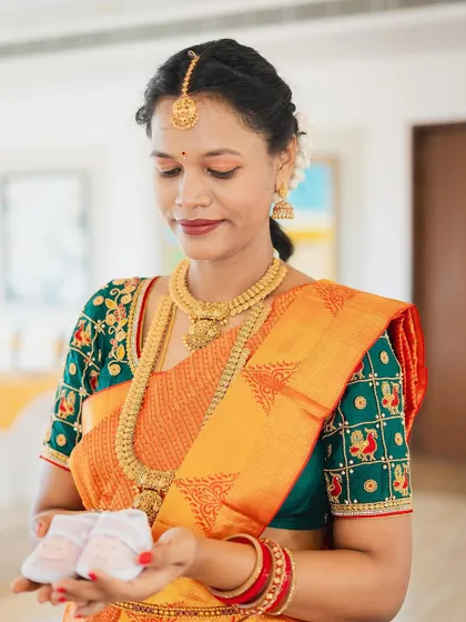 Our client Saranya celebrating her baby shower. She looks serene and beautiful in a classic gold Kasu haram (coin necklace) and matching choker.