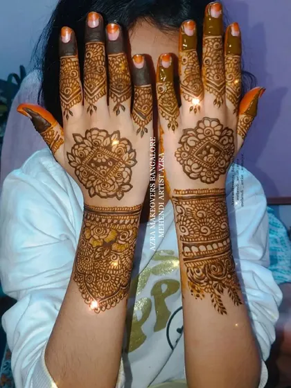 The same lovely Eid mehendi design, perfect for celebrating the festival in style.