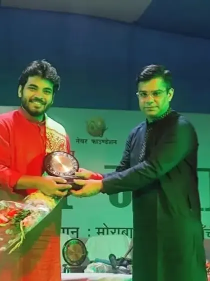 Receiving a memento at the Environment Fair in Ranchi. Thank you for the warm hospitality.