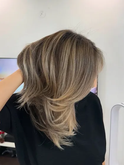 Here you can see the soft, buttery tones and natural depth I create with my balayage technique. The layers are enhanced by the color, giving the hair movement and a healthy, voluminous look.