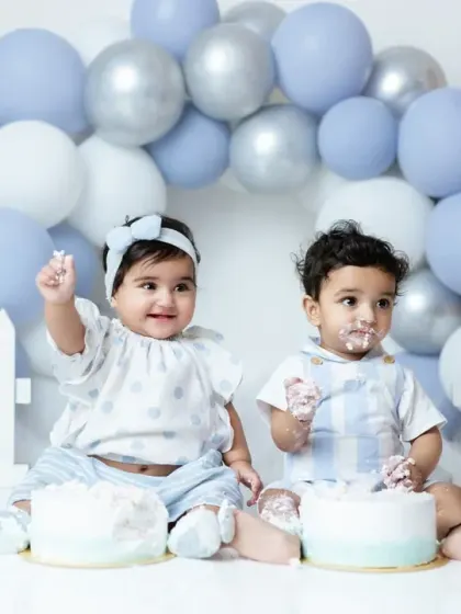 Double the fun and double the cake. We had a blast during this first birthday cakesmash for twins, capturing their adorable and messy celebration in our studio.