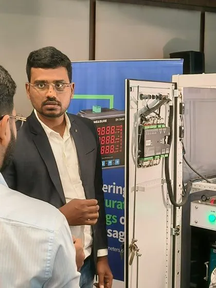 A hands-on demonstration of my panel solutions during the interactive session at the Bombay seminar.