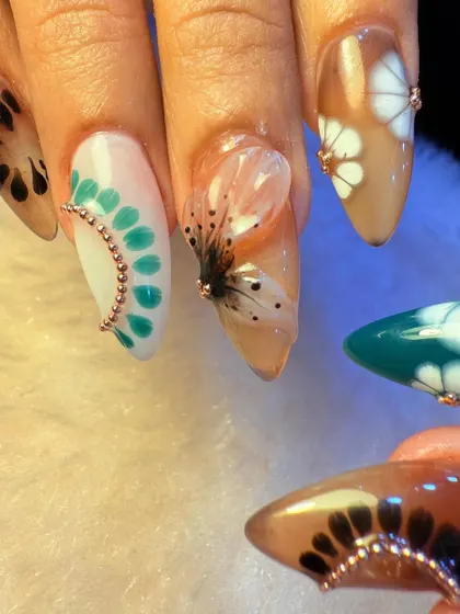 Another angle of our highly detailed, nature-inspired nail set. This view highlights the translucent 3D butterfly wing and the intricate patterns on each individual nail.