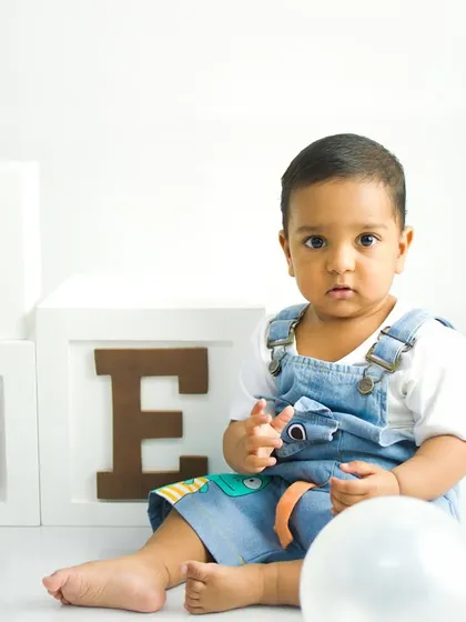 A simple and classic portrait for a first birthday. The denim overalls and the 'ONE' blocks create a timeless look that you will cherish for years to come.