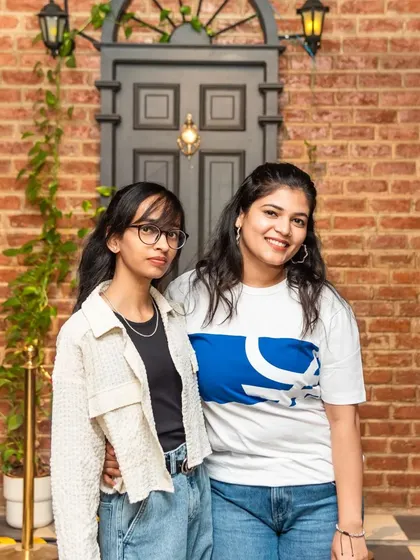 Two friends in front of the 221B door, a must-have picture when you visit my pub.